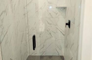 Midway to Heaven! BRAND NEW 5 bed 4.5 bath, HOTTUB - Photo 21