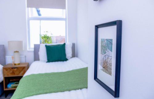 Templar House - Sleeps 6, Special Weekly Monthly Stay Rates, Central Location with FREE Parking, FREE WiFi, Perfect for ALTON TOWERS & M6 - Foto 14