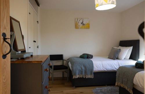 Family Country Cottage with Stunning Mountain Views - Photo 21