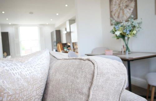 Apartment 11 Bluebridge with Free Parking - Photo 52