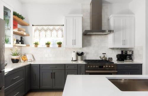 Heated Pool, Game Room, Outdoor Movies, Mins to Downtown, Sleeps 14 - Foto 35