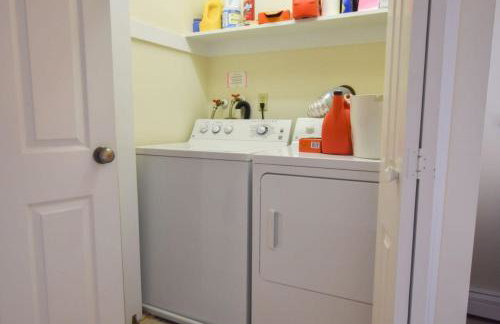 Beautiful Spacious Family Retreat w Pool - Foto 24