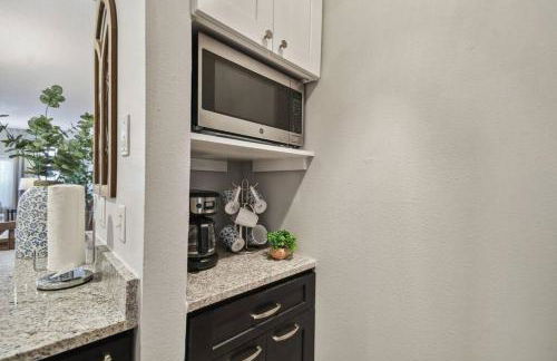 SPECTACULAR, NEW Professional Decor, Near Dis, NO Steps, Pool, Patio, LOW Rates! - Foto 5