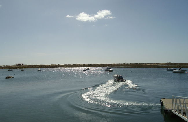 800m From the Boat to Praia das Cabanas, With Pool, Terrace, Wifi and air con - Foto 1