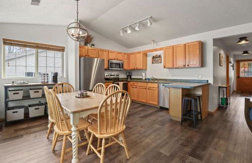 Black Bear Lodge Condo with Kayaks BBQ & Fire Pit - Photo 14