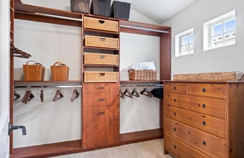 Gorgeous Santa Cruz Villa - Modern Beachside Paradise with NEW Hot Tub & Fast Wi-Fi - Foto 77