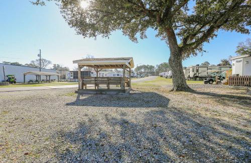 Spacious Home with Waterfront View-Welcome Pets - Foto 42