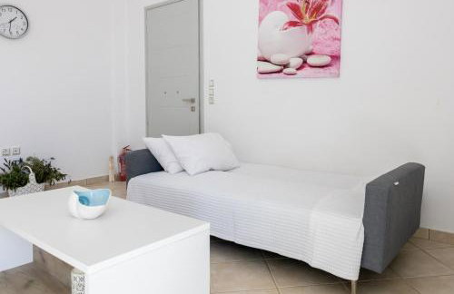 Lydia's East Apartment - Photo 8