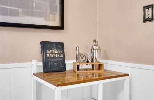 Four Bed Home with Pool Game Room Bar Near Beach - Foto 36