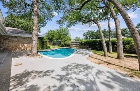 4-Bedroom Home with Private Pool in Euless - Foto 21