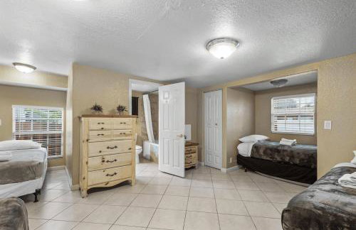 Sleeps 12 - House Guest Apt - Plenty of parking - Foto 15