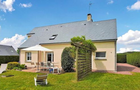 Beautiful Home In Créances With Wifi - Foto 1