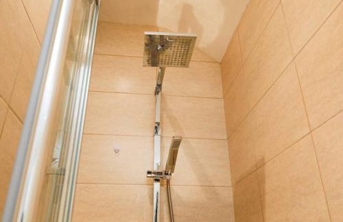 Comfy stays, Rotherham for contractors & Families, spacious, conservatory, free parking, wifi, 3BDR - Foto 62