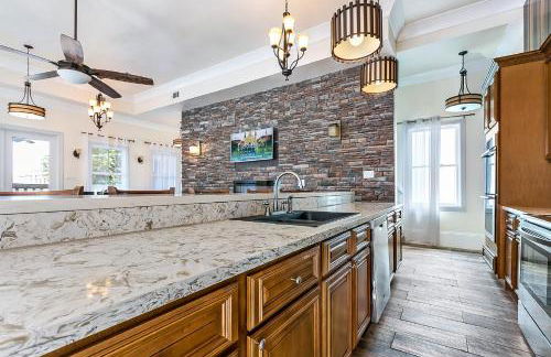 Urban Condos with Spacious Rooms & Amenities - Foto 32