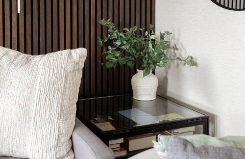 Capitol House - 3 Bed 1 Full and 1 Half Bath, Pet Friendly with Hot Tub walk to Lucas Oil Stadium - Foto 74