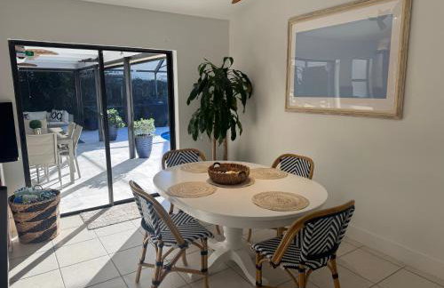 Three-Bedroom House - Best area-Heated Pool-Spa and Sauna Close to Beaches - Foto 46