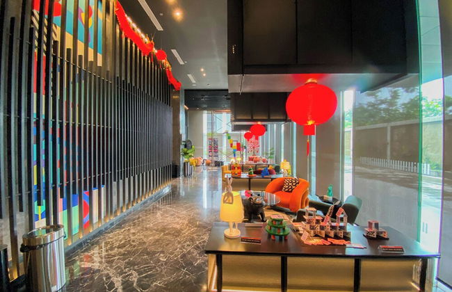 Homey And Cozy Living Studio At Collins Boulevard Apartment - Photo 14