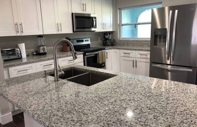 Parsley · New! Luxury, Near Disney & Universal. Sleep 9 - Photo 17