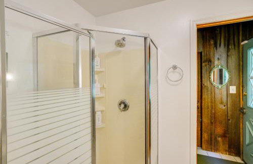 A-Frame Cabin with Furnished Deck in Becket! - Foto 16