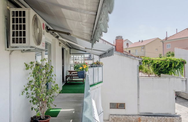 Spacious Apartment w Three Balconies and Parking - Foto 41