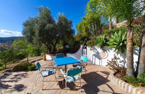Künstlerhaus Finca Madreselva mit atemberaubenden Weitblick mit Infinitypool, kleinen Teichen und vielen Sitzplätzen in Tolox Malaga im Nationalpark Sierra de las Nieves, ideal für Entspannung, aber auch zum Wandern - Foto 46