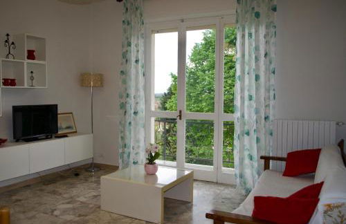 Appartamento ristrutturato con piccola vista lago - Foto 3