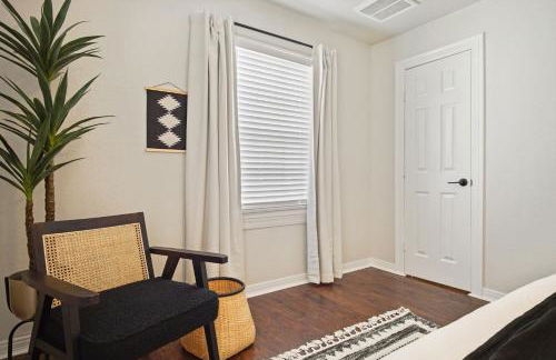 Charming Yellow Door House Steps from OU - Photo 21