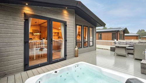 Peace Lodge with Hot Tub - Foto 1, furniture