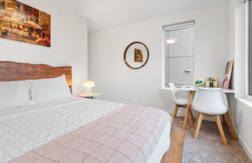 Luxe Central Home with Views & Rooftop - Foto 32