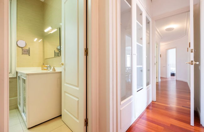 Stunning 4BR Apart in Sagrada Familia - Photo 29
