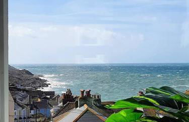 Bright & beautiful 4 bedroom house with sea views - Photo 14