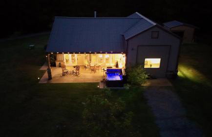 Whispering Pines Retreat, Secluded Cabin with Hot Tub & Pond - Foto 21