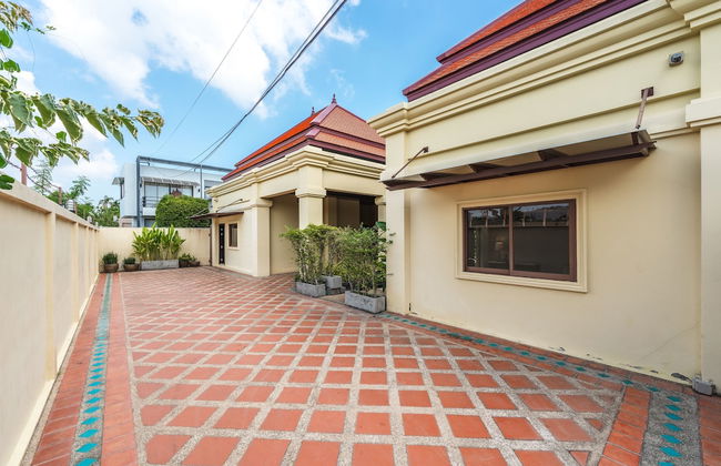 Generous 6BR Balinese Pool Villa Sophia - Photo 37