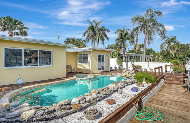 Waterfront Villa Private Pool! - Foto 24