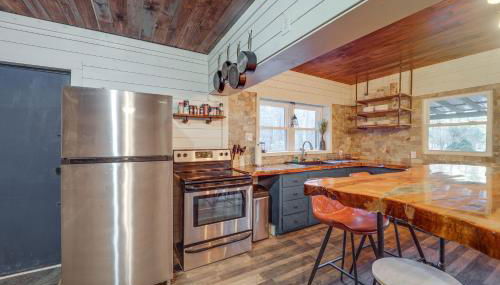 Rural Outdoor Oasis! Edgemont Cabin with Fire Pit - Foto 5