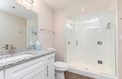 Luxurious Downtown 2 bedroom 2 bath with views 1M - Foto 12