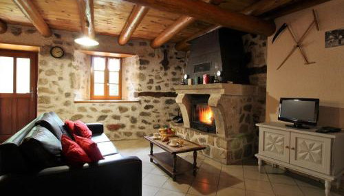 Maison de charme en pierre au bord d’un ruisseau, proche d’un bourg médiéval – Jardin et garage inclus - FR-1-582-151 - Foto 4