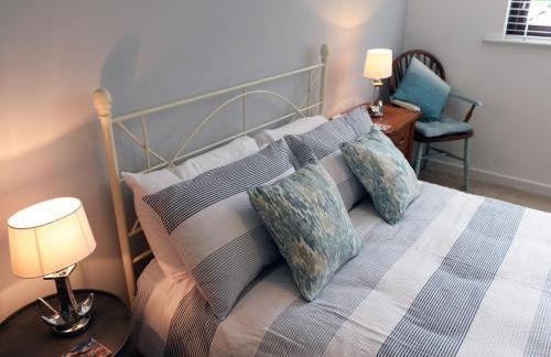 Valley Retreat - Peaceful Location, Walk to Beach, Parking - Photo 48