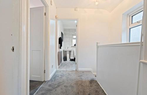 Spacious 3 Bedroom Contractor Stay House in Birmingham B23 near M6 & Fort Dunlop with Free Parking and WiFi - Foto 47