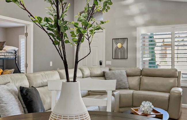 Kimberly Surprise - Photo 20