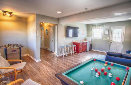 Gorgeous beach house with large pool & private beach, just 3 blocks away!! - Foto 34