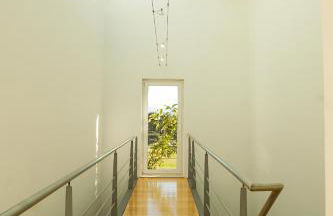 Edles Apartment in Architektenvilla mit großem Pool, Sauna, Dachterrasse und malerischem Garten - Foto 12