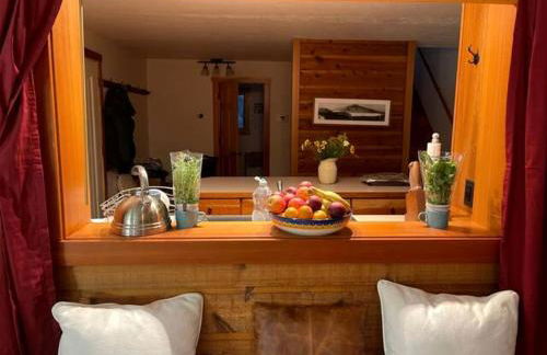 Secluded Cabin in Polebridge, Montana, with Fantastic Views of Glacier National Park - Dream Glamping Experience - Photo 8