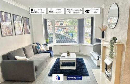 Spacious 3 BDR By Avalora Short Lets & Serviced Accommodation Queensway With Big Garden, Near Train Station, Airport & Large Driveway - Photo 1