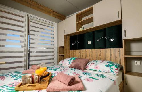 Cozy and Chic Little House with Pool Ivinj-2 - Foto 2