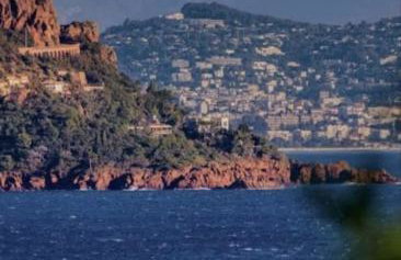 Beau 65 M2 en Front de Mer à St Raphaël - Piscine - Foto 9