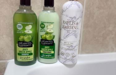 2 Beds Mint drive With Secure car Or Van Park w WiFi-Netflix No Deposit Required - Foto 27