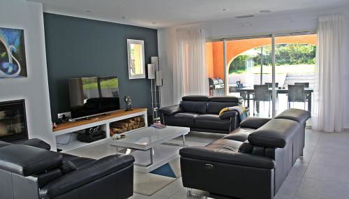 Modern 4 bedroom villa, air-conditioning, swimming pool, private gardens - Foto 4