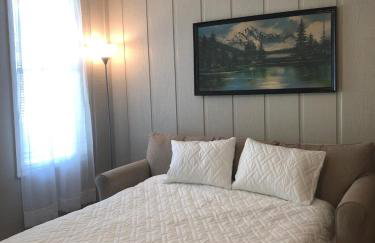 Downtown 2 Bedroom Cottage, Sleeps 6, Walking Distance to Honeywell, Downtown Restaurants, Shopping - Foto 9