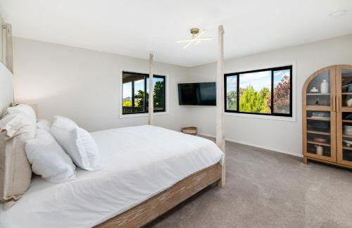 5BR Oasis with Pool, Arcade, Sauna - Photo 15